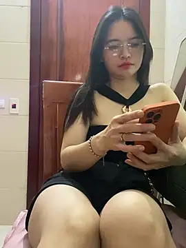 LiLi-Kirix99 online show from June 1, 2026, 8:32 pm