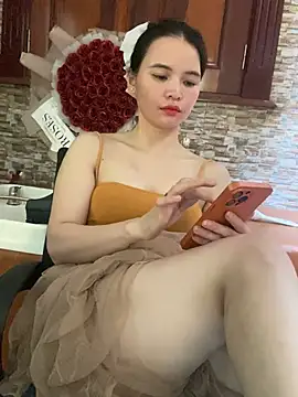 Snapshot of LiLi-Kirix99 chatting on July 8, 2026, 7:35 am LiLi-Kirix99 online show from July 8, 2026, 7:35 am