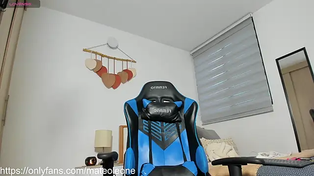 mateoleonee online show from April 5, 2026, 7:55 pm