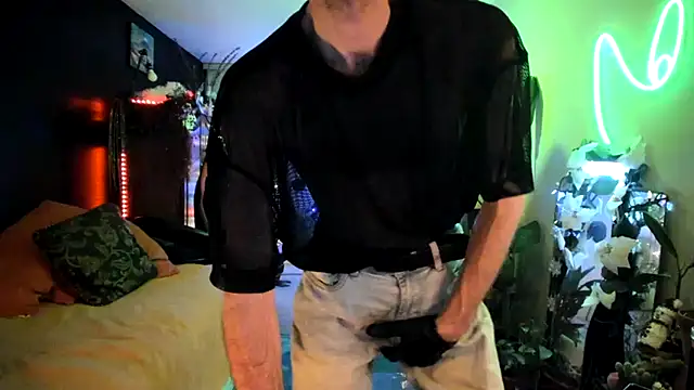 Snapshot of leatherz69 chatting on December 19, 2024, 12:01 pm leatherz69 online show from December 19, 2024, 12:01 pm