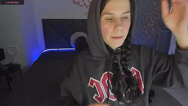 CassieEvans online show from April 19, 2026, 5:29 am