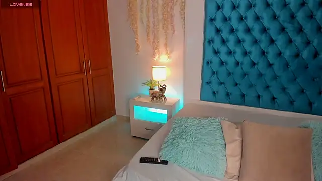 ohrianagibson online show from April 15, 2026, 11:27 pm