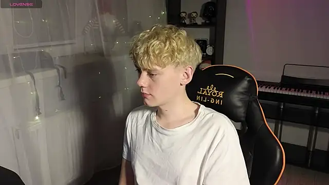 Keytaro online show from March 14, 2025, 5:02 pm