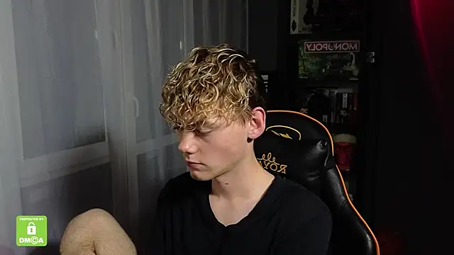 Keytaro online show from October 12, 2025, 8:08 pm