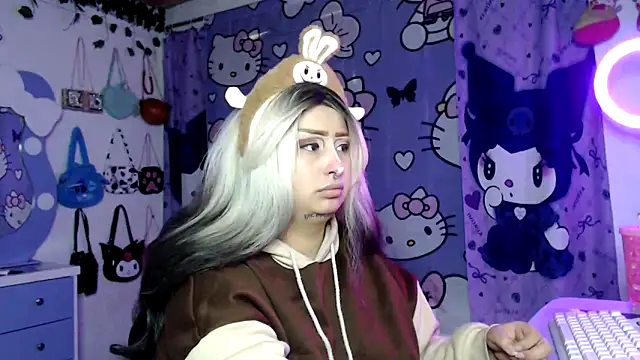 lussyevans24 online show from November 30, 2025, 4:49 am