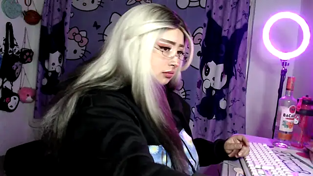 lussyevans24 online show from April 18, 2026, 2:04 am