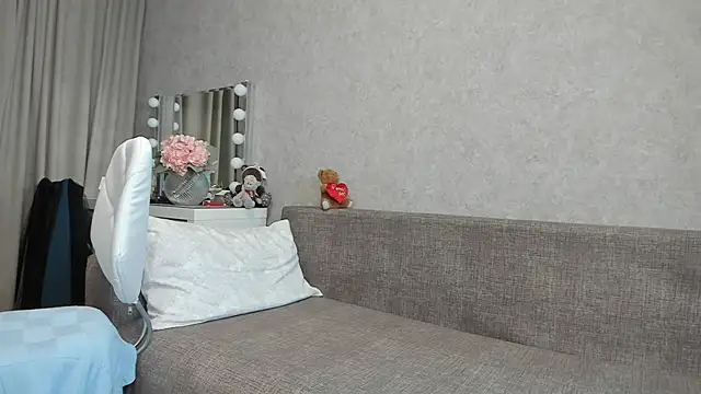 angelica marquise online show from December 17, 2025, 9:04 am