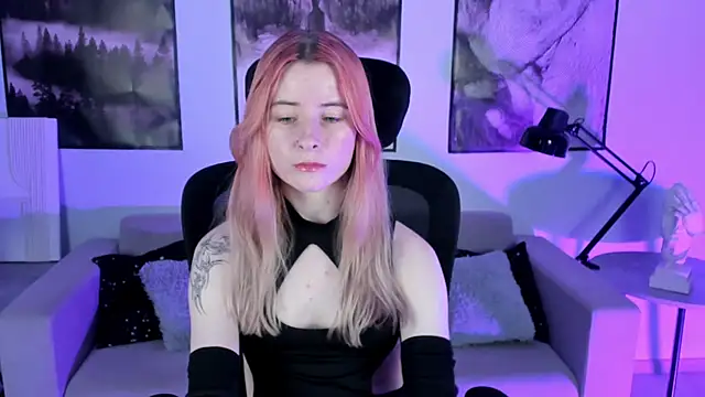 LexiWenford online show from December 3, 2024, 6:04 am