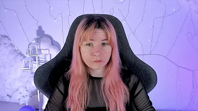 LexiWenford online show from February 10, 2025, 2:52 am