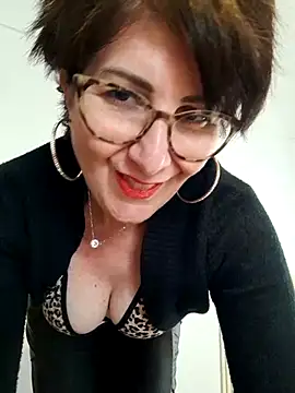 Viola8p online show from May 17, 2026, 3:30 pm