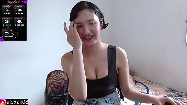 alexaa08 online show from February 19, 2025, 4:44 pm