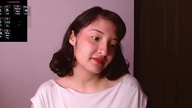 alexaa08 online show from December 19, 2025, 1:07 pm