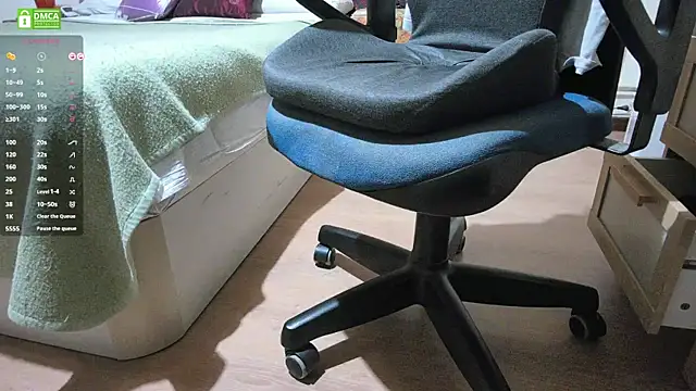 Papi Loveclits online show from April 28, 2026, 8:58 pm