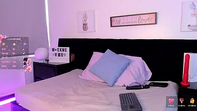 Natasha Kinski online show from February 26, 2025, 8:22 pm