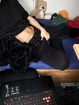 Dennis 2024 online show from November 20, 2025, 7:57 pm