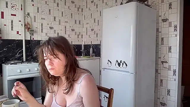 Diamond Tyler online show from June 18, 2026, 4:02 am