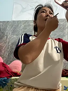 Linaannn online show from November 12, 2025, 11:14 pm