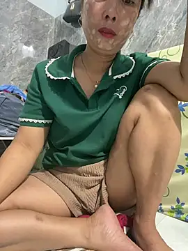 Linaannn online show from April 11, 2026, 11:31 pm