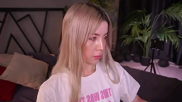 LindaThacker online show from April 20, 2026, 4:37 am