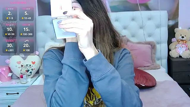 Snapshot of VioletUmi chatting on March 7, 2025, 8:45 am VioletUmi online show from March 7, 2025, 8:45 am