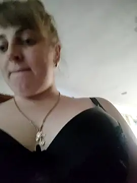 CoddessCrystal online show from November 6, 2025, 1:56 pm