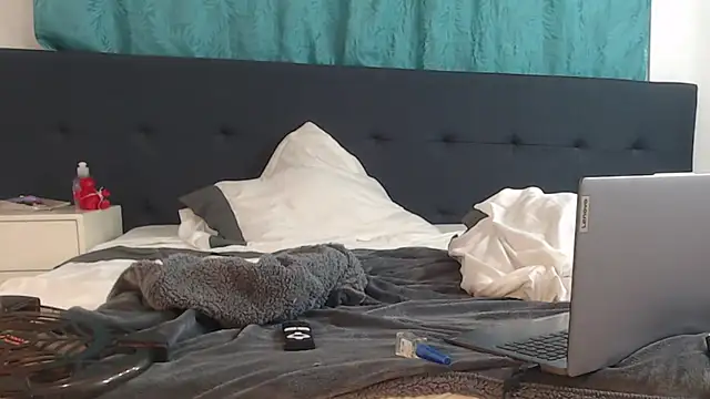 luna palmerau online show from January 9, 2025, 3:04 am