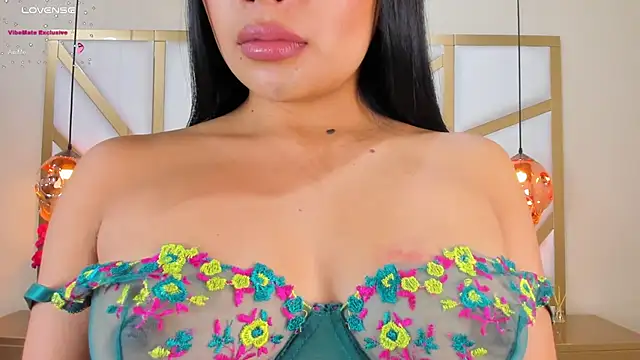 CarolineMaldonado online show from February 21, 2025, 6:37 pm