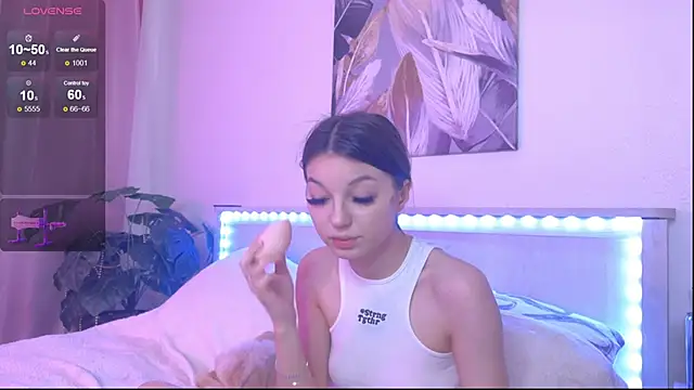 Veronica leal online show from November 17, 2025, 12:00 pm