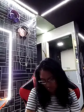 Snapshot of AdelinaMiran90 chatting on September 21, 2025, 4:03 am AdelinaMiran90 online show from September 21, 2025, 4:03 am