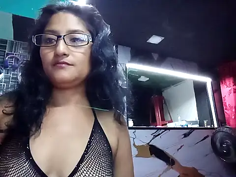 Snapshot of AdelinaMiran90 chatting on October 17, 2025, 4:15 am AdelinaMiran90 online show from October 17, 2025, 4:15 am