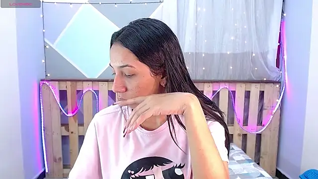 Lina10 online show from February 17, 2025, 6:37 pm