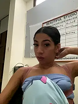 Lina10 online show from September 13, 2025, 6:18 pm