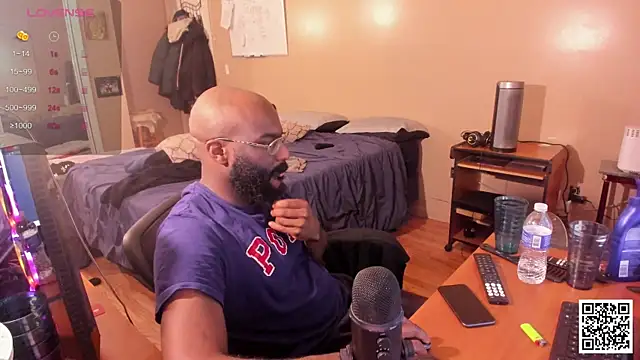 MrChuckDailyXXX online show from December 7, 2024, 6:32 am