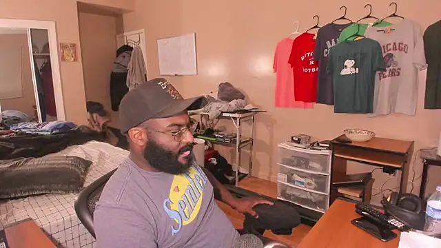 MrChuckDailyXXX online show from October 8, 2025, 5:05 am