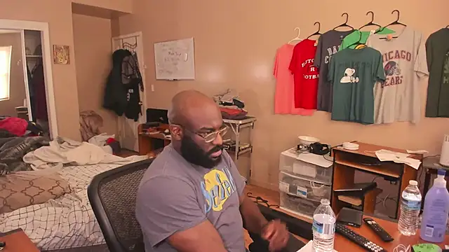 MrChuckDailyXXX online show from November 5, 2025, 3:01 pm