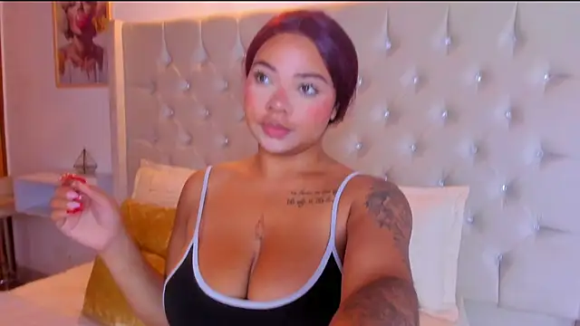 Eloisa cleavage  online show from October 8, 2025, 10:02 am