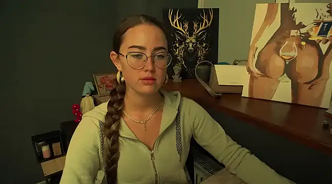 luxie milady online show from December 19, 2024, 1:18 pm