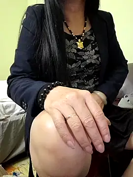 Snapshot of Hangem111 chatting on November 3, 2025, 2:18 pm Hangem111 online show from November 3, 2025, 2:18 pm