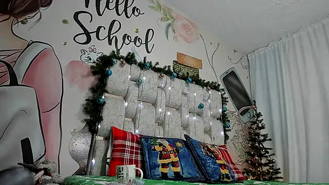 EMMA SWEETT1 online show from December 23, 2024, 5:11 pm