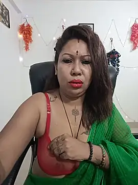 Snapshot of YOUR_LOVELY-40 chatting on July 8, 2026, 4:44 pm YOUR LOVELY-40 online show from July 8, 2026, 4:44 pm