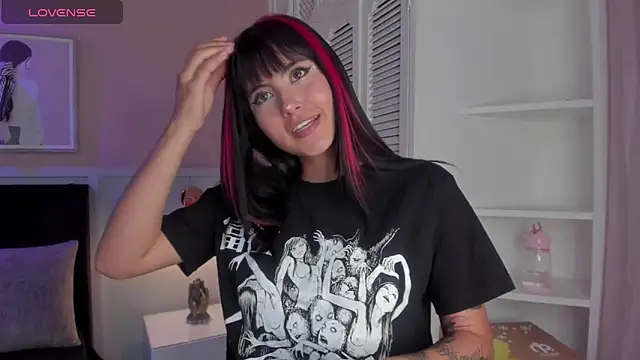 Snapshot of naoko_kirino chatting on January 4, 2025, 6:19 pm naoko kirino online show from January 4, 2025, 6:19 pm