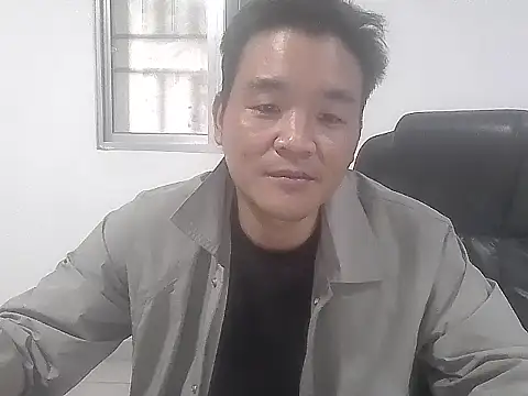 kisstoyousoon2024 online show from November 14, 2025, 10:58 am