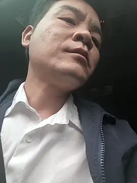 kisstoyousoon2024 online show from December 17, 2025, 5:46 am