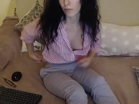 Emmatoo online show from February 13, 2026, 10:28 pm