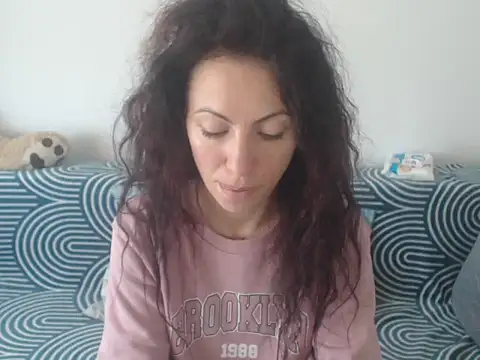 Snapshot of Emmatoo chatting on May 4, 2026, 9:49 am Emmatoo online show from May 4, 2026, 9:49 am