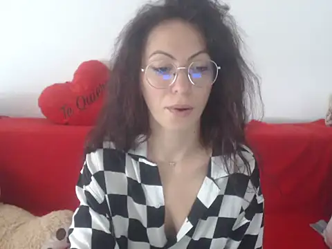 Snapshot of Emmatoo chatting on May 8, 2026, 11:48 am Emmatoo online show from May 8, 2026, 11:48 am