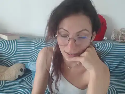 Snapshot of Emmatoo chatting on May 11, 2026, 4:04 pm Emmatoo online show from May 11, 2026, 4:04 pm
