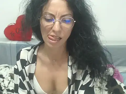 Snapshot of Emmatoo chatting on May 24, 2026, 12:48 am Emmatoo online show from May 24, 2026, 12:48 am