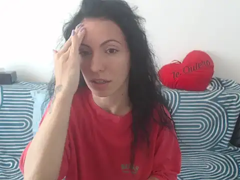 Snapshot of Emmatoo chatting on June 8, 2026, 11:43 am Emmatoo online show from June 8, 2026, 11:43 am