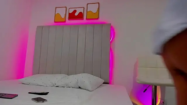 amy robertz online show from November 28, 2025, 3:20 am